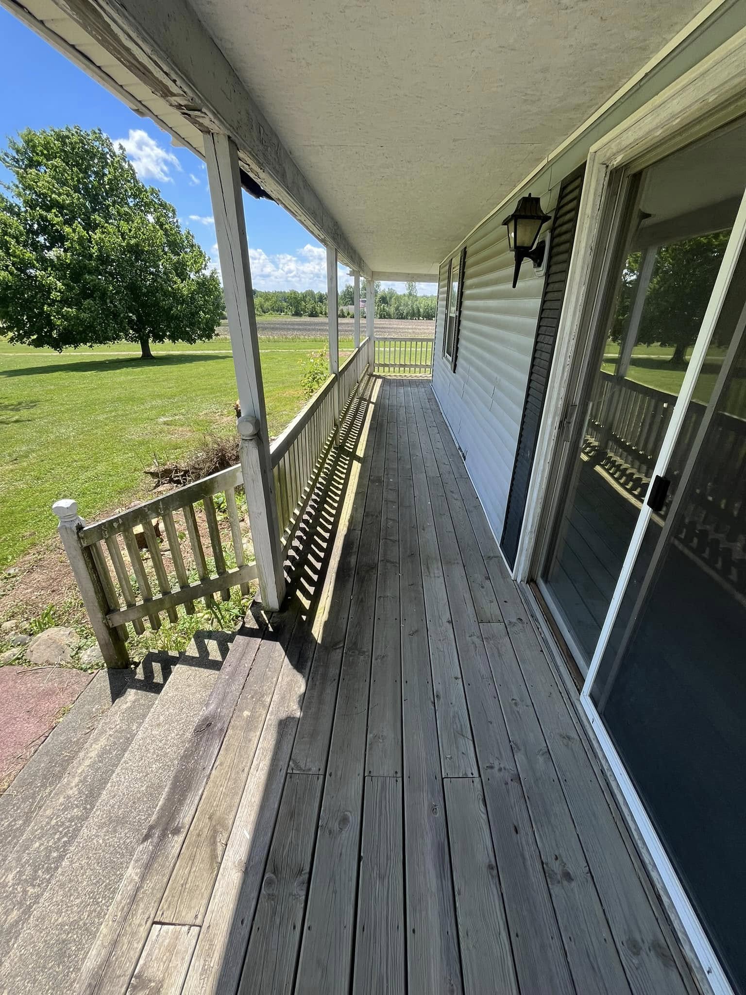 Dirty deck before cleaning